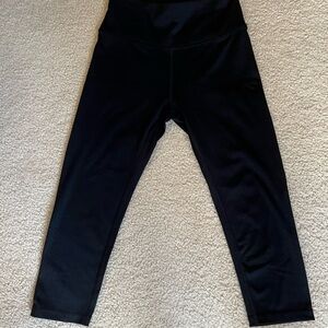 Victoria’s Secret Black Capri Leggings with ventilation in legs Size Small